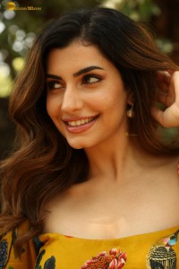 Indian actress Simrithi Bathija sexy photoshoot in a yellow mini dress