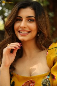 Indian actress Simrithi Bathija sexy photoshoot in a yellow mini dress