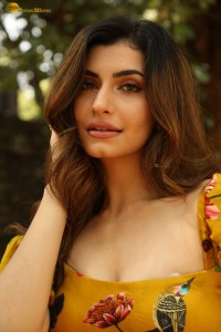 Indian actress Simrithi Bathija sexy photoshoot in a yellow mini dress