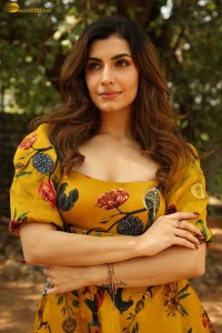 Indian actress Simrithi Bathija sexy photoshoot in a yellow mini dress