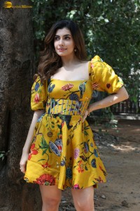 Indian actress Simrithi Bathija sexy photoshoot in a yellow mini dress