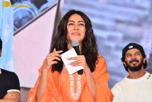 Sita Ramam movie team Dulquer Salmaan, Mrunal Thakur and Sumanth Akkineni visit Ethiraj College in Chennai to promote their film