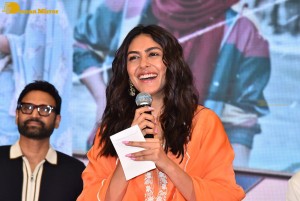 Sita Ramam movie team Dulquer Salmaan, Mrunal Thakur and Sumanth Akkineni visit Ethiraj College in Chennai to promote their film