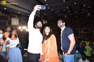 Sita Ramam movie team Dulquer Salmaan, Mrunal Thakur and Sumanth Akkineni visit Ethiraj College in Chennai to promote their film