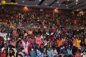 Sita Ramam movie team Dulquer Salmaan, Mrunal Thakur and Sumanth Akkineni visit Ethiraj College in Chennai to promote their film