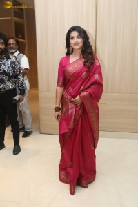 actress sneha beautiful in a dark pink saree