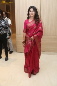 actress sneha beautiful in a dark pink saree