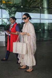 actress sobhita dhulipala stylish looks at mumbai airport
