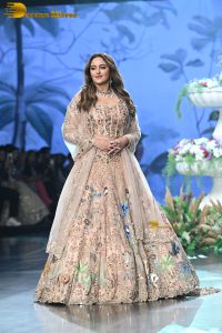 bollywood actress Sonakshi Sinha ramp walk in lehenga choli
