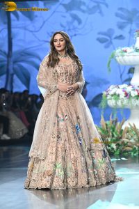 bollywood actress Sonakshi Sinha ramp walk in lehenga choli