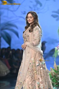 bollywood actress Sonakshi Sinha ramp walk in lehenga choli