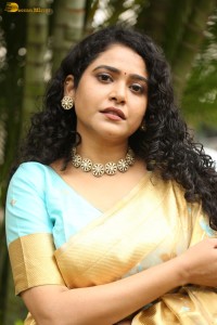 actress Sonakshi Verma in a gold color saree