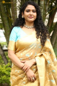 actress Sonakshi Verma in a gold color saree