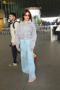 actress Sonal Chauhan in casual wear at mumbai airport