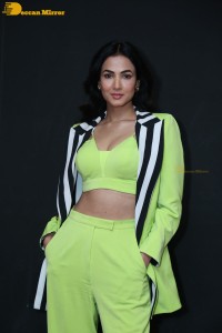 Actress Sonal-Chauhan-in-a-green-dress
