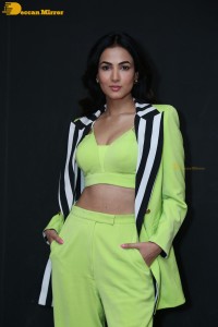 Actress Sonal-Chauhan-in-a-green-dress