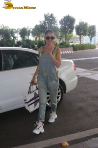 Indian Actress Sonal Chauhan glamorous look at Mumbai Airport