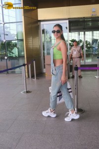 Indian Actress Sonal Chauhan glamorous look at Mumbai Airport