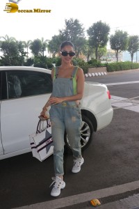 Indian Actress Sonal Chauhan glamorous look at Mumbai Airport