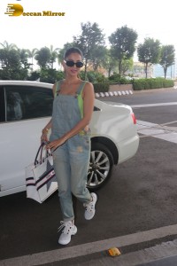 Indian Actress Sonal Chauhan glamorous look at Mumbai Airport