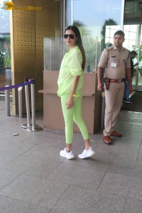 actress sonal chauhan in green tracks at airport
