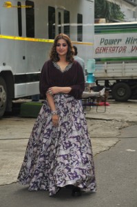 actress Sonali Bendre stylish looks in black top and floral skirt