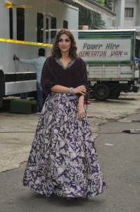 actress Sonali Bendre stylish looks in black top and floral skirt