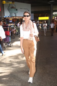 bollywood actress Sonali Bendre in stylish outfit spotted at mumbai airport