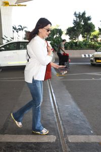 bollywood actress Sonali Bendre stylish in a white shirt and blue denim jeans