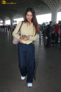 punjabi actress sonam bajwa spotted at mumbai airport