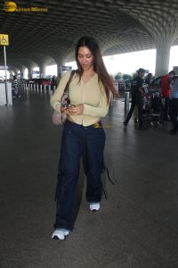 punjabi actress sonam bajwa spotted at mumbai airport