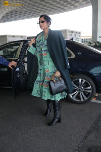 actress sonam kapoor dressed in green at mumbai airport