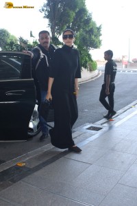 bollywood actress Sonam Kapoor stylish in black dress