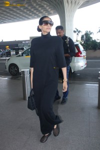 bollywood actress Sonam Kapoor stylish in black dress