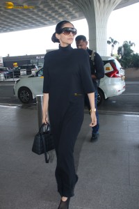 bollywood actress Sonam Kapoor stylish in black dress