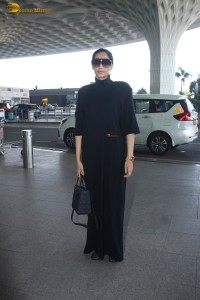 bollywood actress Sonam Kapoor stylish in black dress