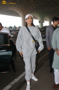 bollywood actress Sonam Kapoor in track suit at mumbai airport