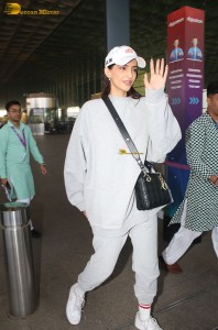 bollywood actress Sonam Kapoor in track suit at mumbai airport