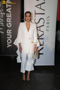 bollywood actress and anil kapoor’s daughter Sonam Kapoor in a white suit at an event