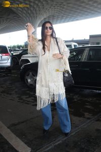 actress sonam kapoor gorgeous in a white top and flowing hair at mumbai airport