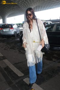 actress sonam kapoor gorgeous in a white top and flowing hair at mumbai airport