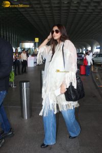 actress sonam kapoor gorgeous in a white top and flowing hair at mumbai airport