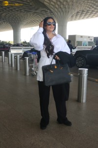 actress sonam kapoor dressed in black and white with loose hair