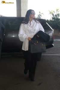 actress sonam kapoor dressed in black and white with loose hair