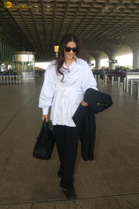 actress sonam kapoor dressed in black and white with loose hair