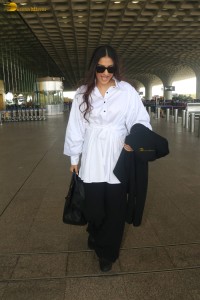 actress sonam kapoor dressed in black and white with loose hair