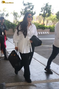 actress sonam kapoor dressed in black and white with loose hair