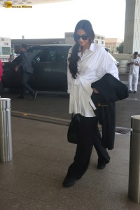 actress sonam kapoor dressed in black and white with loose hair
