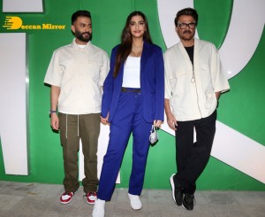 Sonam Kapoor, Anil Kapoor and Anand Ahuja attend the opening of the store 'VegNonVeg'