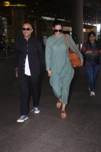 Sonam Kapoor and her husband Anand Ahuja spotted at the Mumbai Airport on October 30, 2023